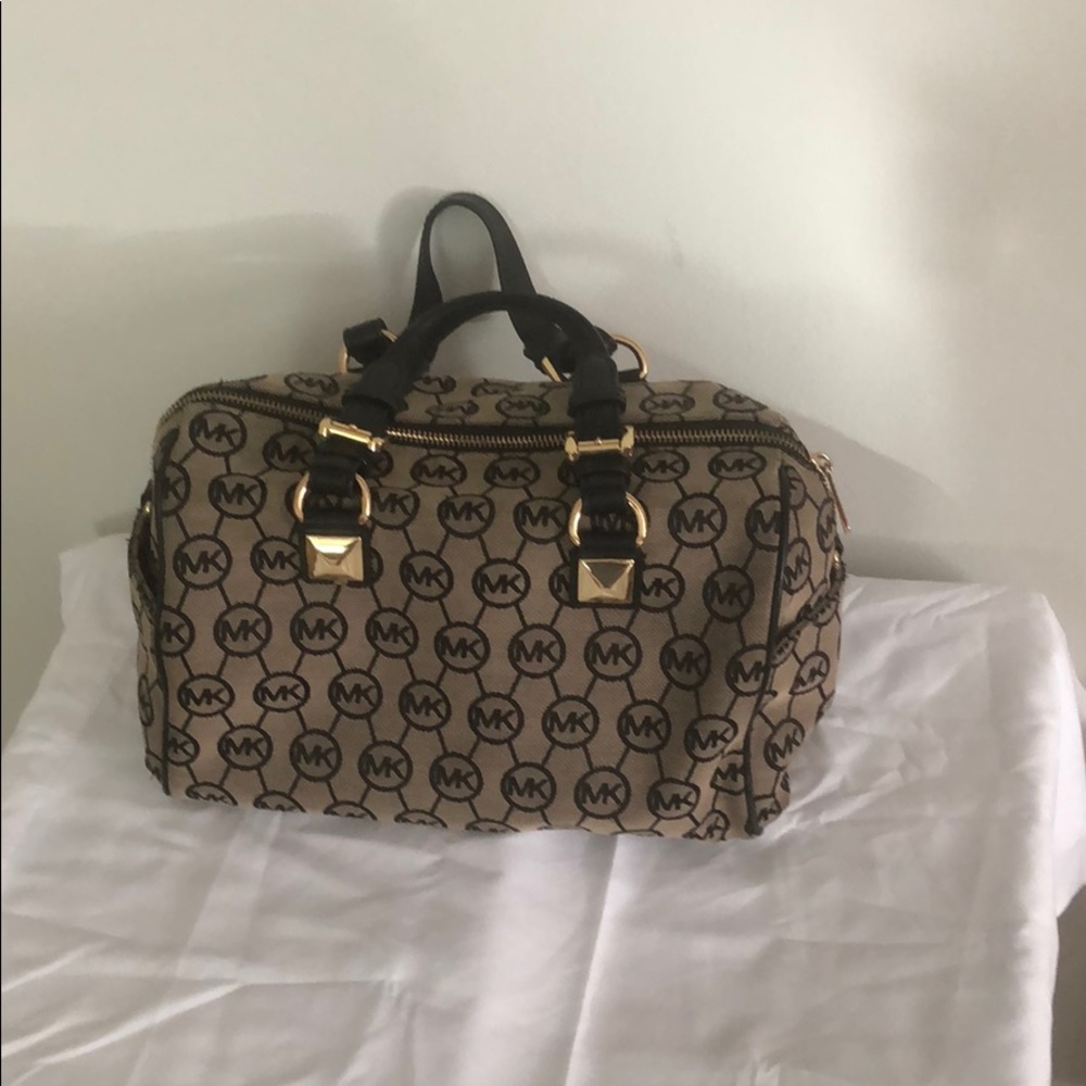 Michael kors medium monogram purse